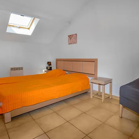 Lovely In Sta Maria Poggio Moriani Plage